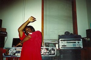 DJ Spinna cutting up at home 1996